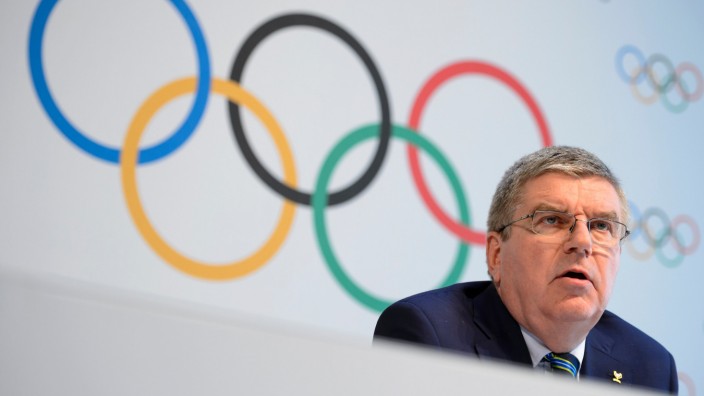 Internationales Olympisches Komitee: Mächtiger Türöffner: IOC-Präsident Thomas Bach schürt nach dem Treffen in Lausanne Hoffnung auf russische Olympiaerlebnisse.