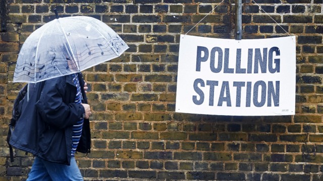 Brexit-Referendum: Viele Stereotype wurden bemüht im Laufe der Brexit-Kampagne. Am Wahltag bestätigt sich ein uraltes: es regnet.
