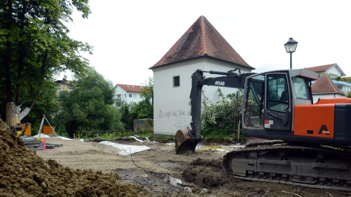 Stadtwehr in Erding: Das Münchner Wasserwirtschaftsamt arbeitet derzeit am Umbau des Erdinger Stadtwehrs.