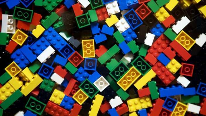 Lego vs. Youtuber: Wie nennt man solche Klemmbausteine? Der Lego-Konzern will verhindern, dass die Produkte anderer Hersteller auch als Legosteine bezeichnet werden.
