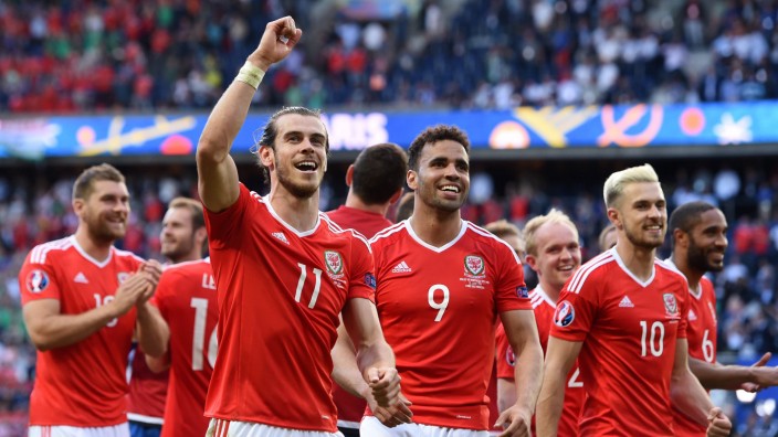 FUSSBALL EURO 2016 Achtelfinale in Paris Wales Nordirland 25 06 2016 Gareth Bale Wales jubelt mi