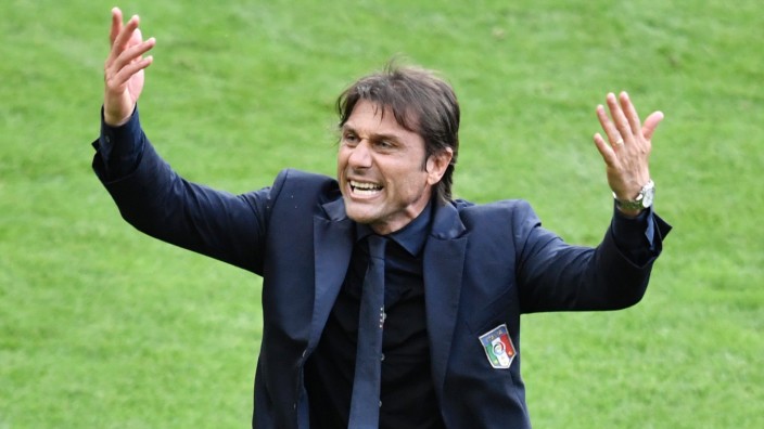 Stimmen: In Feierlaune: Antonio Conte, der italienische Coach.
