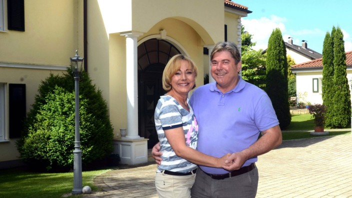 Wartenberg: Vesna Vekic und ihr Ehemann Michael Rötzer leben in Wartenberg. Dort haben sie sich für 1,5 Millionen Euro ihr Traumhaus gebaut, die "Villa Medici".