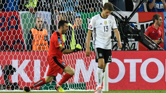 Viertelfinale gegen Italien: Auch das noch: Thomas Müller vergab seinen Elfer gegen Gigi Buffon.