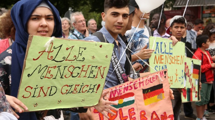 Human Chains Across Germany For Tolerance