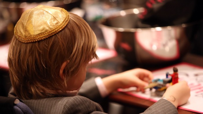 Orthodox Jewish Community Holds Kosher Fest