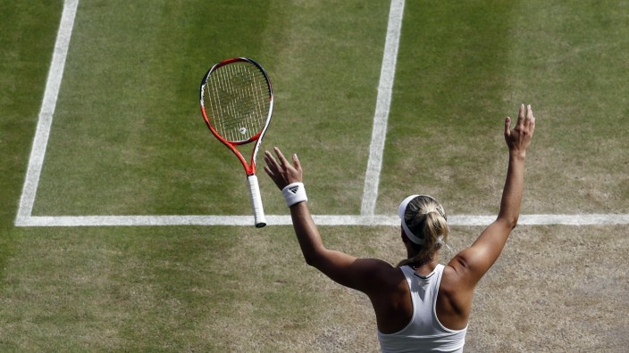 Frauenfinale in Wimbledon: Geschafft: Angelique Kerber im Augenblick des Triumphs gegen Venus Williams.