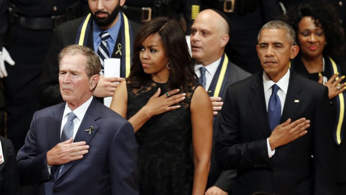George W. Bush, Michelle Obama, Barack Obama