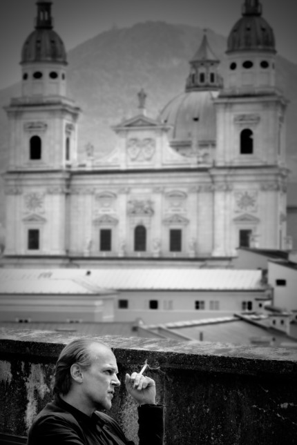 Künstlerischer Leiter der Salzburger Festspiele: Von seinem Arbeitsplatz aus kann Sven-Eric Bechtolf in fünf Minuten jede Sehenswürdigkeit in Salzburg zu Fuß erreichen - der Blick von der Terrasse ist herrlich.