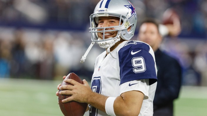 26 NOV 2015 Dallas Cowboys Quarterback Tony Romo 9 3808 warms up prior to the NFL American Footba; dallas cowboys