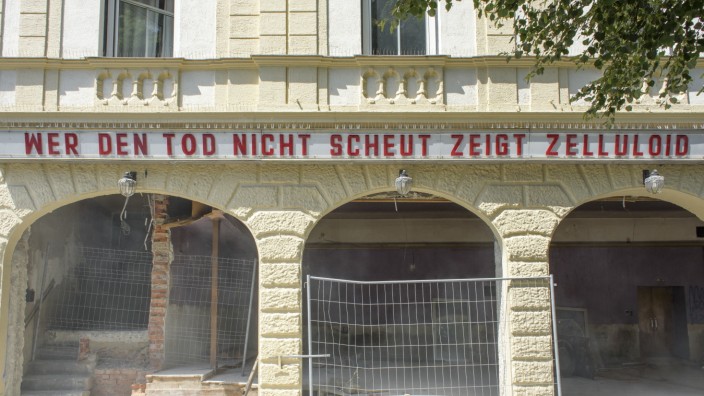 Neuhausen: Das Maxim- Kino wurde im Juni endgültig geschlossen, inzwischen ist es bereits entkernt.