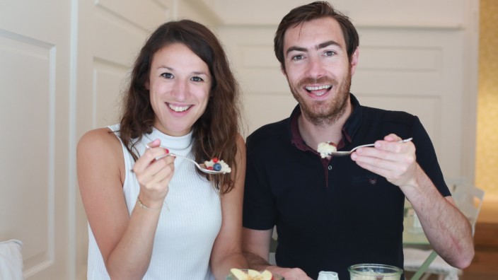 Start-up aus München: Gleicher Geschmack: Caroline Steingruber und Tim Nichols, die auch privat ein Paar sind, stehen auf Porridge.