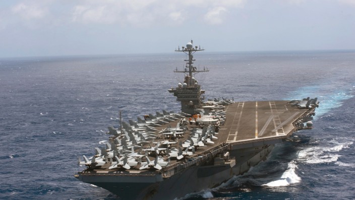 Klage gegen Raubkopien: Der Flugzeugträger USS Harry S. Truman auf dem Atlantik - gerade nicht auf Piratenjagd