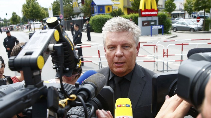 Munich Mayor Dieter Reiter speaks to media during visit to shooting rampage scene in Munich