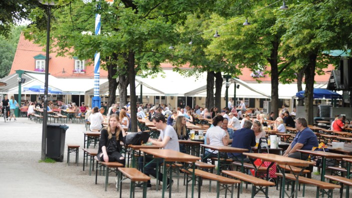 Biergarten in Nymphenburg: Der Hirschgarten ist eine Idylle. Die müssen sich die Besucher allerdings mit bis zu 8000 anderen Gästen teilen.