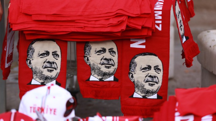 Türkisches Tagebuch (VIII): Erdoğan über alles - unser Autor macht sich große Sorgen um den Journalismus in seiner Heimat.