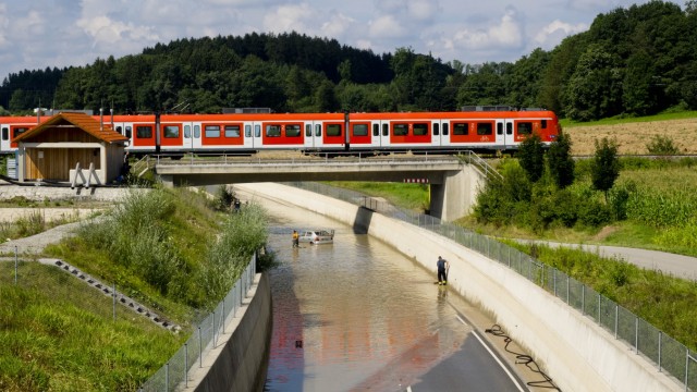 Überflutung Bahn-Unterführung B304 Südumgehung bei Wiesham