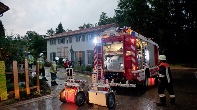 Ebersberg: Zwischen 20 Uhr abends und zwei Uhr früh waren im Landkreis insgsamt 260 Feuerwehrleute ausgerückt, so viele wie bei den beiden Hochwassern in den Vortagen zusammengerechnet.