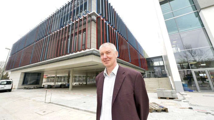 Gymnasien: Das neue Ottobrunner Gymnasium ist laut Schulleiter Achim Lebert "als reine G-8-Schule" entworfen worden.