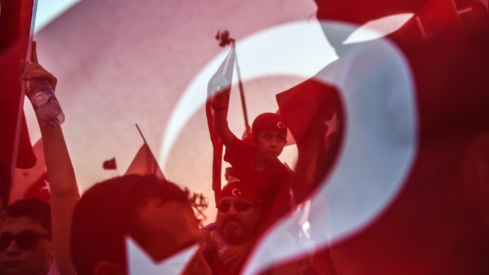Türkisches Tagebuch (XVIII): Demonstranten bei einer Kundgebung gegen den Putschversuch in Istanbul