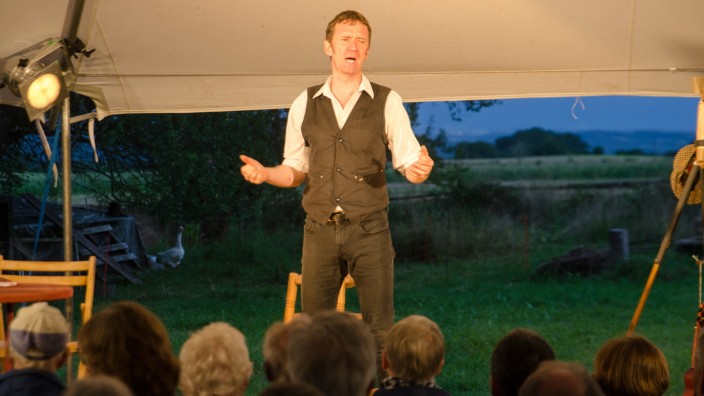 Icking: Am letzten Abend des diesjährigen Programms der 'Gesellschaft unterm Apfelbaum' tritt Kabarettist Ecco Meineke auf. Foto: Harry Wolfsbauer