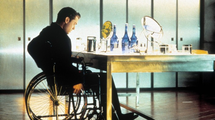Kapitalismuskritik von Morozov: Im Film "Gattaca" mit Jude Law aus dem Jahr 1997 war das Erkennen von Krankheiten im Erbgut noch Science-Fiction.