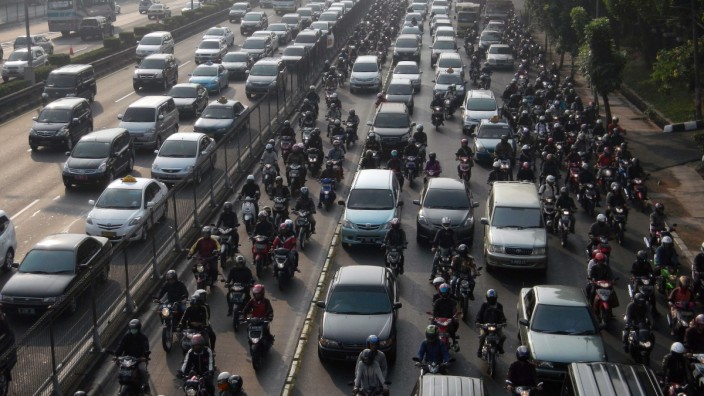 Verkehrslenkung: Nicht nur Indonesiens Hauptstadt Jakarta leidet unter quälend langen Staus. Können da Pläne wie die in der Schweiz helfen?