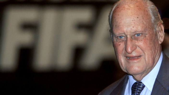 Joao Havelange, the President of FIFA, the world governing body of soccer, speaks at the organisation's 51st congress in Paris