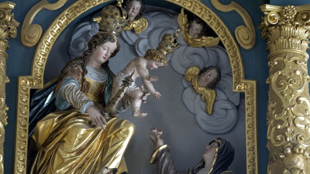 SZ-Serie "Landmarken": Die Figur der Heiligen Ottilie hält ihre Augen dem Jesuskind hin.