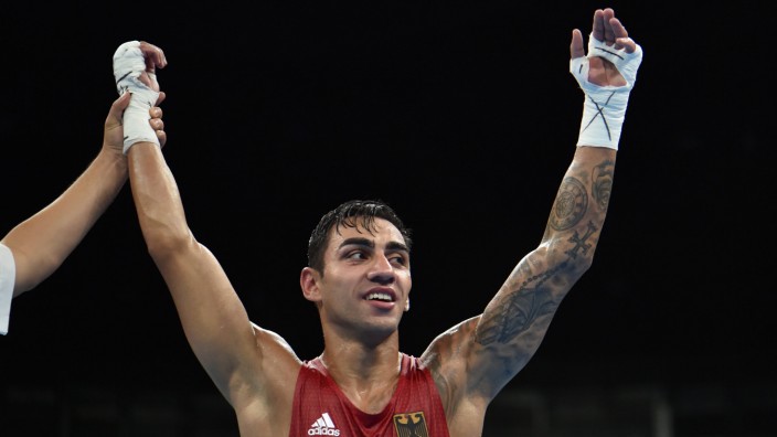 Olympia: Boxer Artem Harutyunyan feiert einen Sieg zum Halbfinale. Wer dort verliert, bekommt automatisch Bronze.