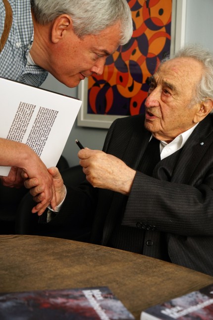 Freundschaftsbeweis: Max Mannheimer (rechts) und Claudio Cumani, der das Tagebuch des KZ-Überlebenden ins Italienische übersetzte, verbindet eine Freundschaft.