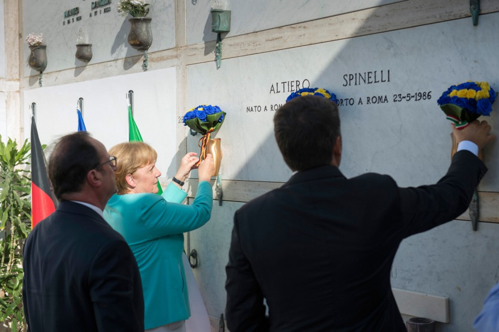 Merkel zu Dreiergipfel in Italien