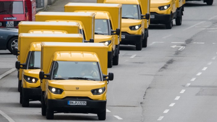 Neue Elektrofahrzeuge der Post in Bayern