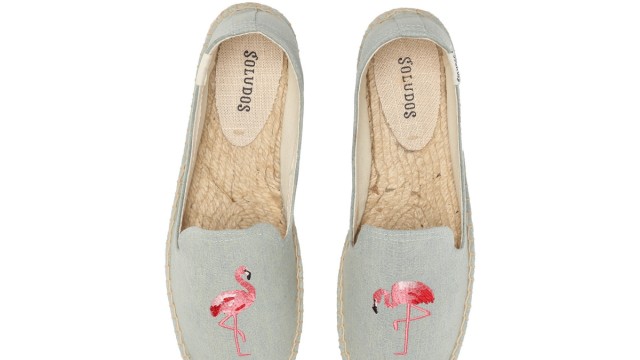 Wohn-Trend: Espadrilles von Soludos - ebenfalls mit Flamingo-Muster.