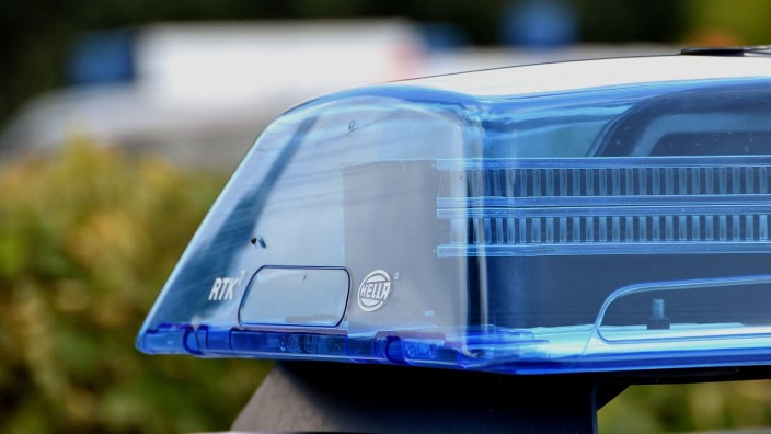 Aus dem Polizeibericht: Eine junge Frau wurde in Puchheim von einem Auto angefahren.