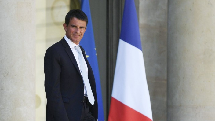 Burkini-Verbot: Manuel Valls bezeichnete Burkinis als "politisches Projekt", sie seien nicht mit französischen Werten vereinbar. Dagegen regt sich jetzt Kritik - auch aus seiner eigenen Partei.