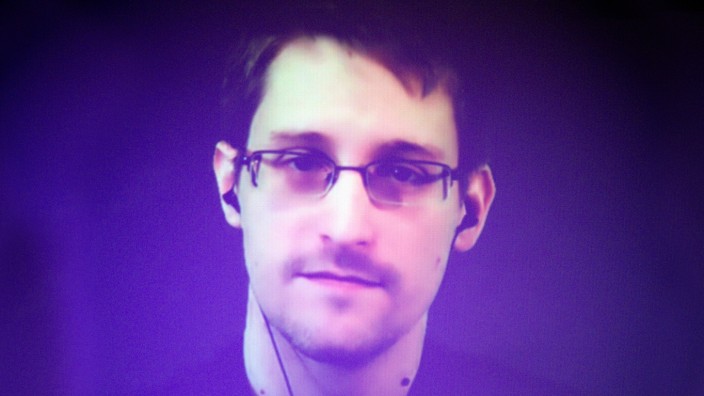 Leserdiskussion: Edward Snowden, einer der bekanntesten Whistleblower der jüngeren Geschichte, lebt im Exil in Russland.