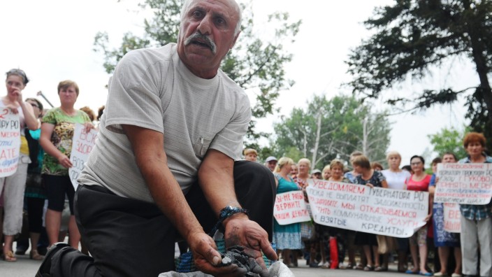 Picket of miners employed by Kingcoal Group in Rostov Region