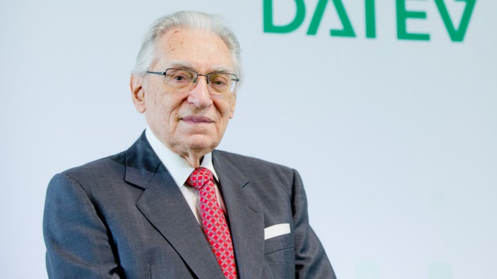 Wirtschaft in Bayern: Heinz Sebiger war Gründer und langjähriger Vorstandsvorsitzender des IT-Dienstleisters Datev. Das Bild datiert von 2013, drei Jahre später ist er im Alter von 93 Jahren gestorben.
