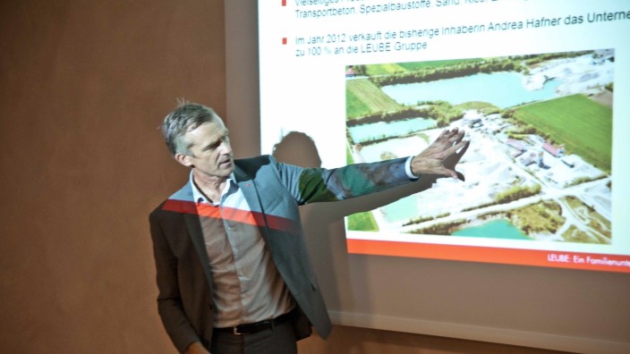 Baiern: Geschäftsführer Heimo Berger erläutert die Abläufe auf dem Firmengelände von Leube nahe Salzburg.