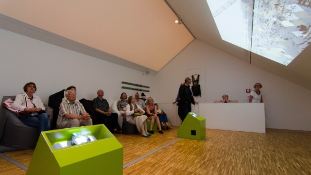 Kultur-Tour: Unterm Dach hat das Campendonk-Museum einen sehr variablen Ausstellungsraum mit moderner Technik.