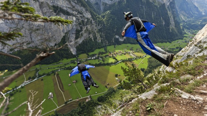 BASE jumpers