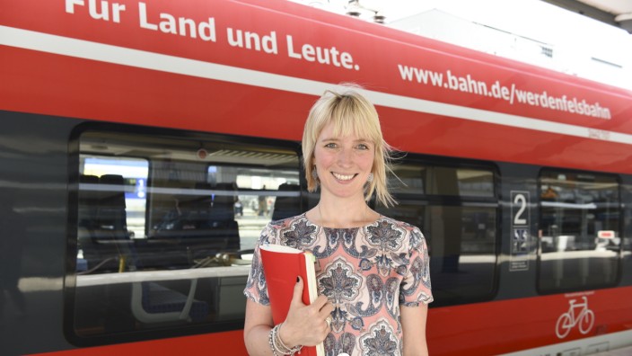 Verkehr: Seit 2009 ist Jennifer Sauer mit der Werdenfelsbahn unterwegs, mit der täglich 20 000 Fahrgäste reisen.