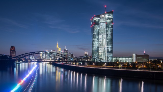 EZB vor Frankfurter Bankenskyline