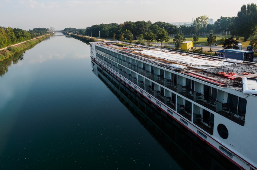 Hotelschiff rammt Brücke in Erlangen