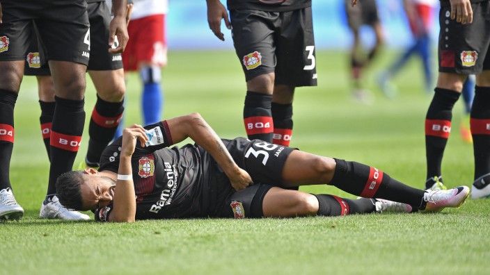 Bayer Leverkusen: Schnell verletzt: Karim Bellarabi zog sich schon nach wenigen Sekunden einen Muskelbündelriss gegen den Hamburger SV zu.