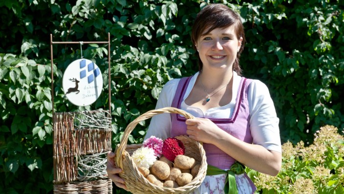 Zorneding: Christina Lenz vom Zornedinger Bio-Bauernhof Lenz kocht mit Kartoffeln.