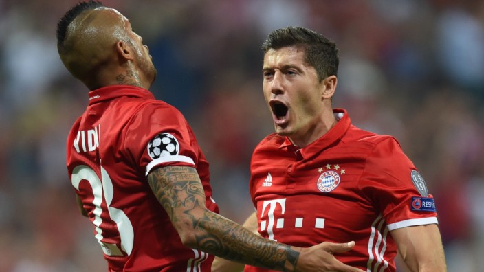 Fußball: Der FC Bayern wird nicht gelöscht: Das dürfte auch Robert Lewandowski (rechts) und Arturo Vidal freuen.