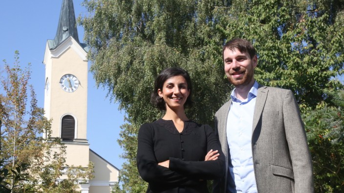 Offizielle Amtseinführung: Das Pfarrersehepaar Maral Zahed und Matthias Schwarzer teilt sich die Stelle in Oberallershausen, die über ein Jahr lang vakant war.