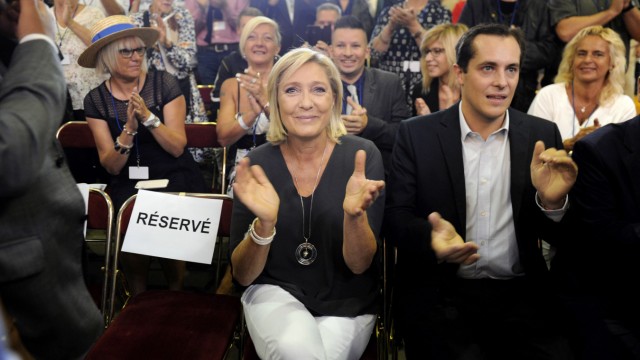 Frankreich: Kampfbereit in den Herbst: Front-National-Chefin Marine Le Pen beim Auftakt des Sommerkongresses in Fréjus.